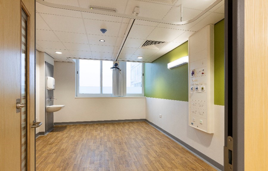 Patient room at Ward 18 with a green wall.